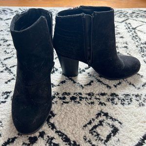 Madden Girl / Steve Madden Black Suede-Look Booties Size 6.5